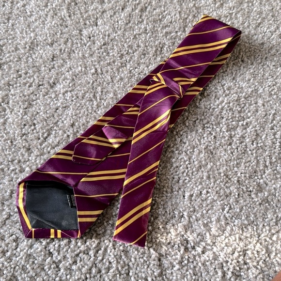 🧙✨Gryffindor Tie✨🧙 - Picture 2 of 2